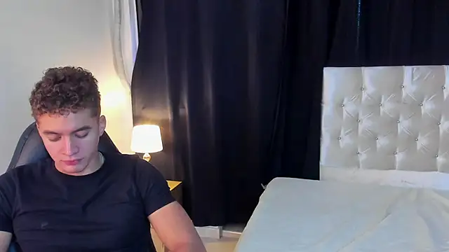 Snapshot of paull_george chatting on March 31, 2026, 3:47 pm paull george online show from March 31, 2026, 3:47 pm