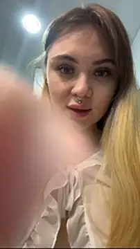 Snapshot of LunaMillie chatting on January 6, 2026, 10:30 am LunaMillie online show from January 6, 2026, 10:30 am