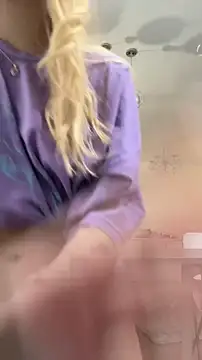 Snapshot of LunaMillie chatting on December 22, 2025, 10:48 am LunaMillie online show from December 22, 2025, 10:48 am