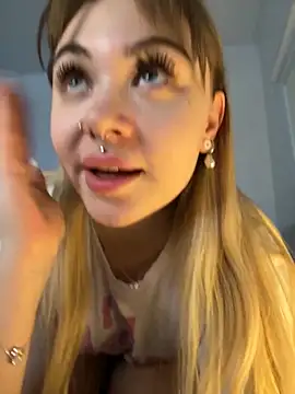 Snapshot of LunaMillie chatting on November 30, 2025, 12:50 pm LunaMillie online show from November 30, 2025, 12:50 pm