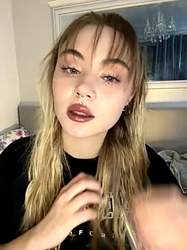 Snapshot of LunaMillie chatting on November 9, 2025, 1:37 pm LunaMillie online show from November 9, 2025, 1:37 pm