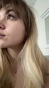 Snapshot of LunaMillie chatting on December 17, 2025, 6:07 am LunaMillie online show from December 17, 2025, 6:07 am