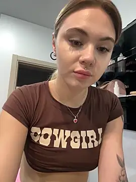 Snapshot of LunaMillie chatting on October 20, 2025, 8:37 am LunaMillie online show from October 20, 2025, 8:37 am