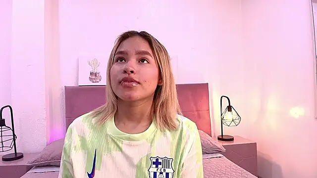 CamiilaGlow online show from September 19, 2025, 2:32 pm
