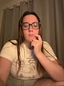 EmilyEast online show from September 21, 2025, 9:20 pm
