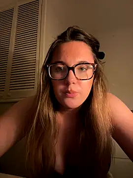 EmilyEast online show from October 6, 2025, 9:26 pm