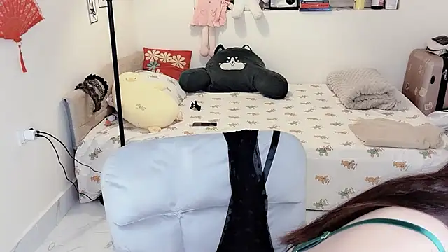 MaiLiiil online show from October 18, 2025, 12:07 pm