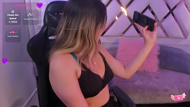 Jenny Wolridge  online show from October 27, 2025, 6:42 pm