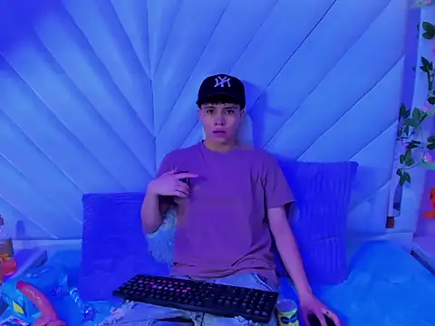 Snapshot of Bruno_Cruzz chatting on October 16, 2025, 2:31 am Bruno Cruzz online show from October 16, 2025, 2:31 am