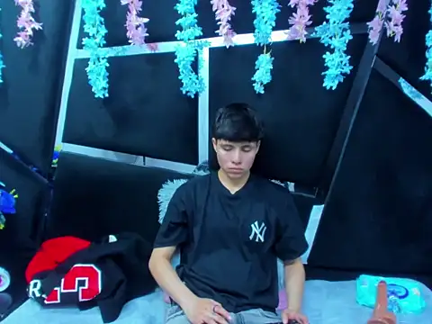 Snapshot of Bruno_Cruzz chatting on December 14, 2025, 2:29 am Bruno Cruzz online show from December 14, 2025, 2:29 am