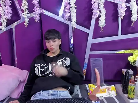 Snapshot of Bruno_Cruzz chatting on November 29, 2025, 2:23 am Bruno Cruzz online show from November 29, 2025, 2:23 am