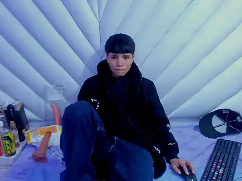 Snapshot of Bruno_Cruzz chatting on November 30, 2025, 3:40 am Bruno Cruzz online show from November 30, 2025, 3:40 am