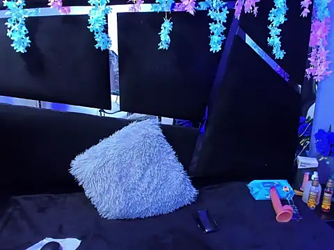 Snapshot of Bruno_Cruzz chatting on October 28, 2025, 2:23 am Bruno Cruzz online show from October 28, 2025, 2:23 am