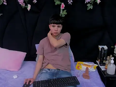 Snapshot of Bruno_Cruzz chatting on November 13, 2025, 2:48 am Bruno Cruzz online show from November 13, 2025, 2:48 am