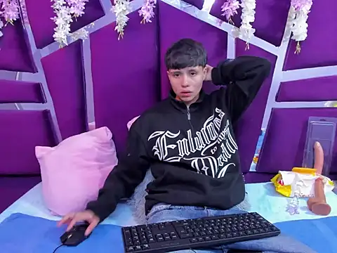 Snapshot of Bruno_Cruzz chatting on November 23, 2025, 2:21 am Bruno Cruzz online show from November 23, 2025, 2:21 am