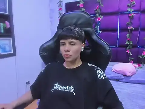 Snapshot of Bruno_Cruzz chatting on November 12, 2025, 2:26 am Bruno Cruzz online show from November 12, 2025, 2:26 am