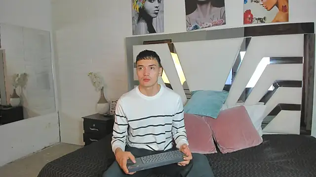 Jacksonflorez online show from September 30, 2025, 7:09 pm