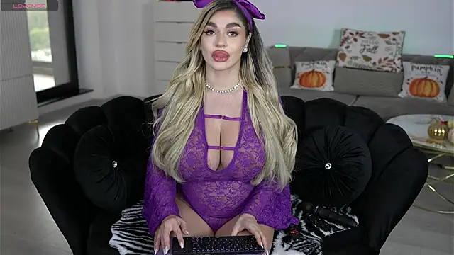 Snapshot of Ellyxxxelly chatting on November 7, 2025, 12:31 pm Ellyxxxelly online show from November 7, 2025, 12:31 pm