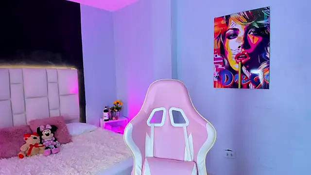 Snapshot of SammyRose_ chatting on October 15, 2025, 7:11 pm SammyRose online show from October 15, 2025, 7:11 pm