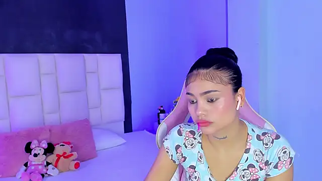 Snapshot of SammyRose_ chatting on October 16, 2025, 7:44 pm SammyRose online show from October 16, 2025, 7:44 pm