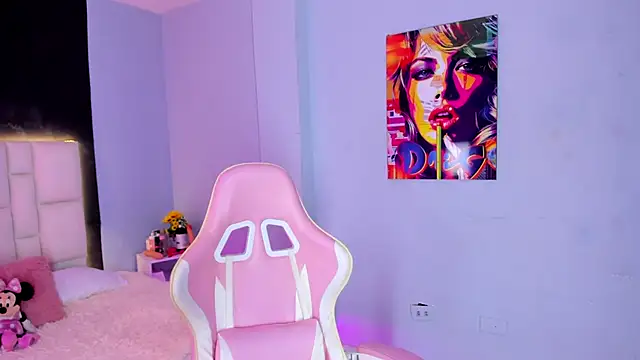 Snapshot of SammyRose_ chatting on October 14, 2025, 7:03 pm SammyRose online show from October 14, 2025, 7:03 pm