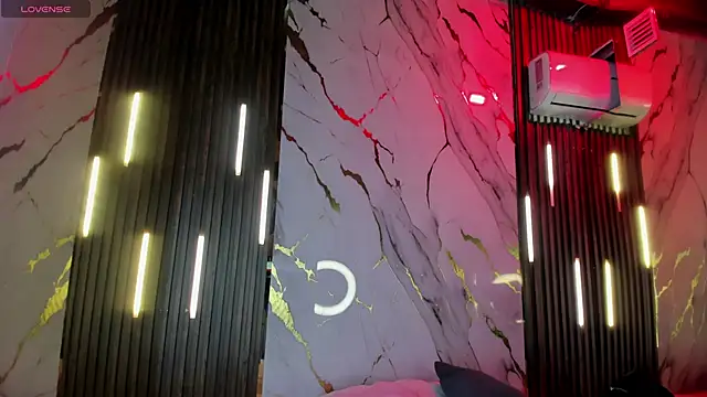 Snapshot of VictoriaDuart chatting on November 6, 2025, 8:13 pm VictoriaDuart online show from November 6, 2025, 8:13 pm