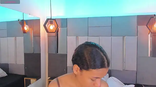 VictoriaDuart online show from February 25, 2026, 9:03 pm