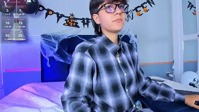 Snapshot of Tsuki_Maru chatting on October 17, 2025, 8:21 pm Tsuki Maru online show from October 17, 2025, 8:21 pm