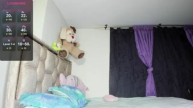 Snapshot of skinnyanddaphne chatting on March 12, 2026, 10:25 pm skinnyanddaphne online show from March 12, 2026, 10:25 pm