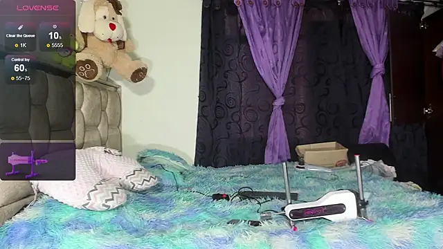 Snapshot of skinnyanddaphne chatting on March 9, 2026, 6:55 pm skinnyanddaphne online show from March 9, 2026, 6:55 pm