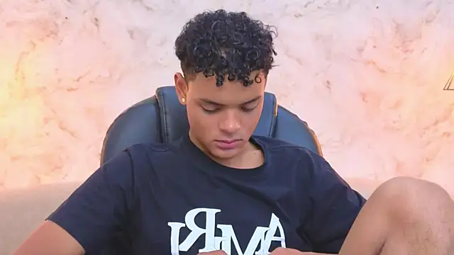 Valentino Thompson online show from October 13, 2025, 7:59 pm