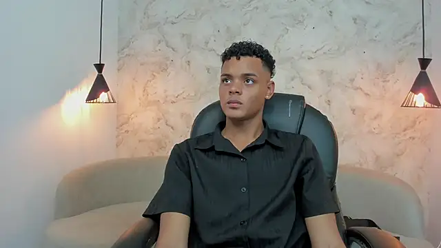 Valentino Thompson online show from November 19, 2025, 8:20 pm