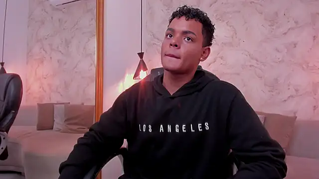 Valentino Thompson online show from November 15, 2025, 8:02 pm