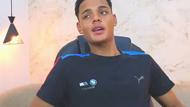 Valentino Thompson online show from November 6, 2025, 8:02 pm