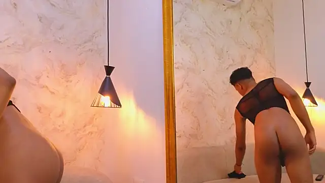 Valentino Thompson online show from November 5, 2025, 7:50 pm