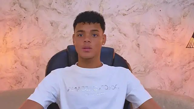 Valentino Thompson online show from October 6, 2025, 8:09 pm