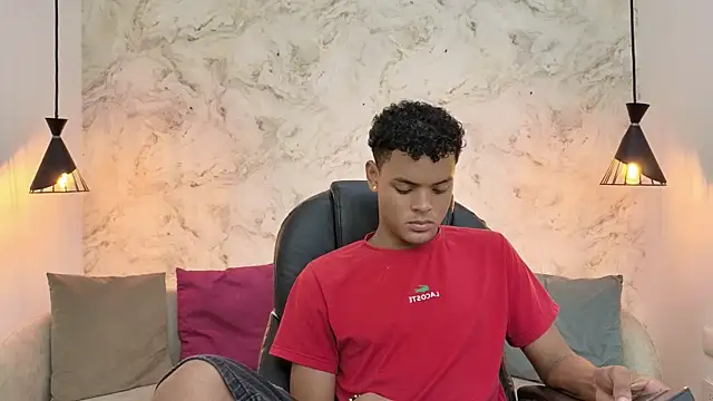 Valentino Thompson online show from October 15, 2025, 7:33 pm