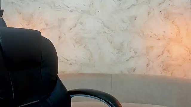 Valentino Thompson online show from November 8, 2025, 8:56 pm