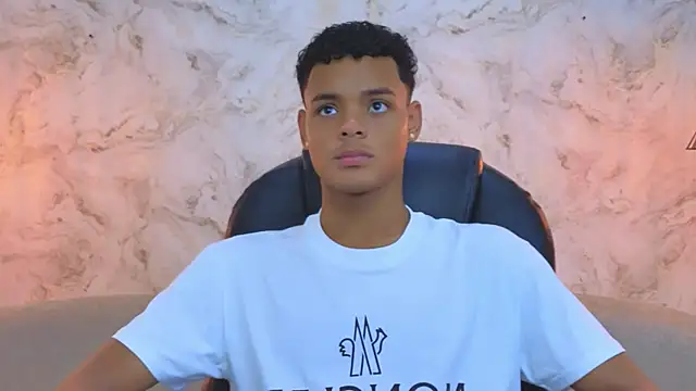 Valentino Thompson online show from October 8, 2025, 7:47 pm