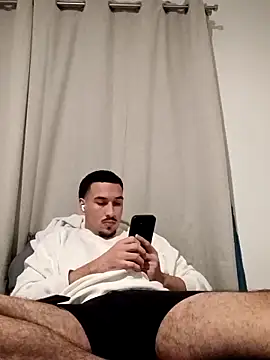 Snapshot of Jadriel23 chatting on October 7, 2025, 4:24 am Jadriel23 online show from October 7, 2025, 4:24 am