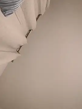 Snapshot of Jadriel23 chatting on October 6, 2025, 4:35 am Jadriel23 online show from October 6, 2025, 4:35 am