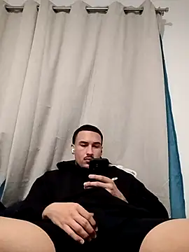 Snapshot of Jadriel23 chatting on October 19, 2025, 4:37 am Jadriel23 online show from October 19, 2025, 4:37 am