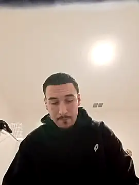 Snapshot of Jadriel23 chatting on October 19, 2025, 10:23 pm Jadriel23 online show from October 19, 2025, 10:23 pm