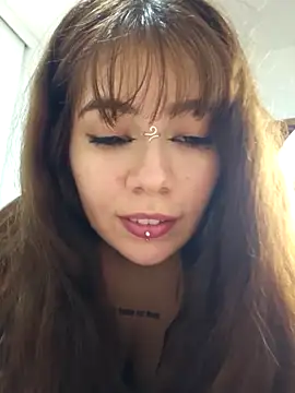 ingridequinti online show from April 29, 2026, 3:54 am
