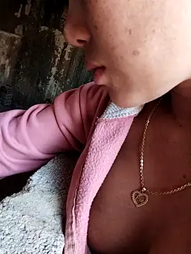 Snapshot of soope-00 chatting on November 4, 2025, 8:18 am soope-00 online show from November 4, 2025, 8:18 am