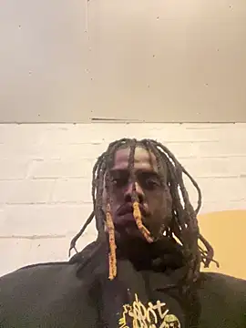 Snapshot of Wuu2now chatting on December 18, 2025, 4:28 am Wuu2now online show from December 18, 2025, 4:28 am