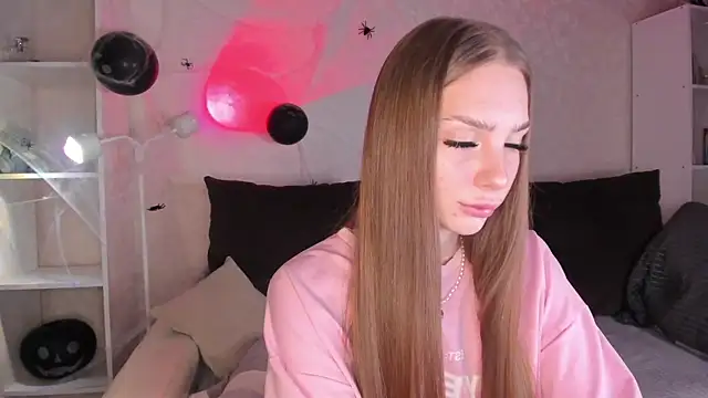 AliceLababy  online show from November 3, 2025, 3:45 am