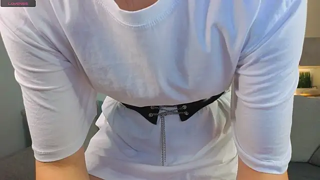 Snapshot of JuliannaWenger chatting on October 25, 2025, 4:29 pm JuliannaWenger online show from October 25, 2025, 4:29 pm