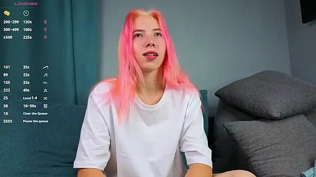 Snapshot of JuliannaWenger chatting on October 15, 2025, 4:04 pm JuliannaWenger online show from October 15, 2025, 4:04 pm