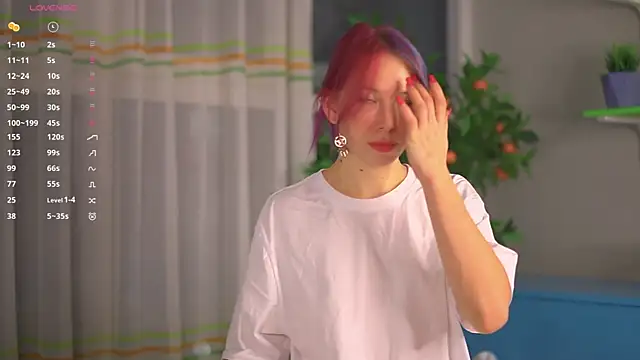 Snapshot of JuliannaWenger chatting on November 17, 2025, 4:44 pm JuliannaWenger online show from November 17, 2025, 4:44 pm